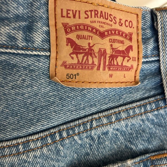 Levi 501 Boyfriend Shorts - Picture 3 of 3
